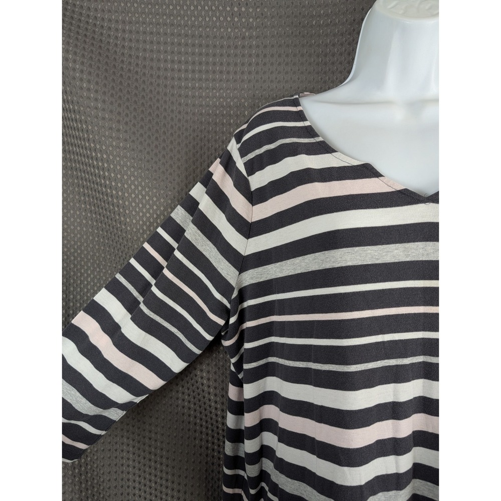 Croft & Barrow Womens 2X Striped 3/4 Sleeve Notched V-Neck Knit Top Grey Pink - Picture 6 of 11